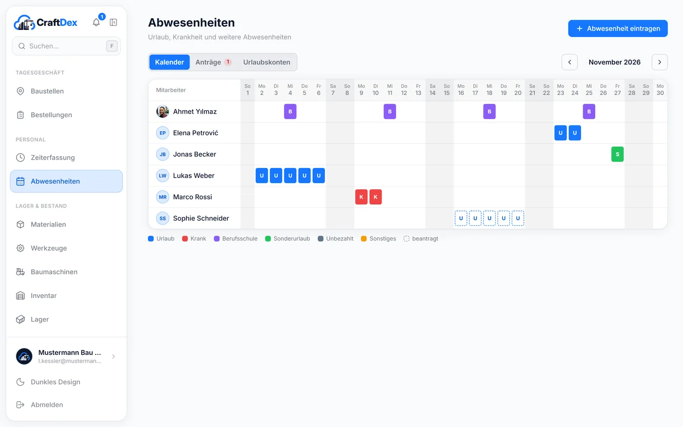 Abwesenheitskalender: Mitarbeiter und Tage eines Monats mit Urlaub und Krankheit